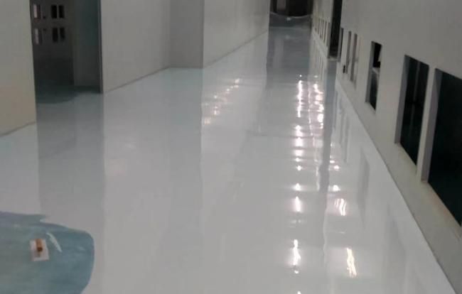 環(huán)氧樹脂自流平地坪漆